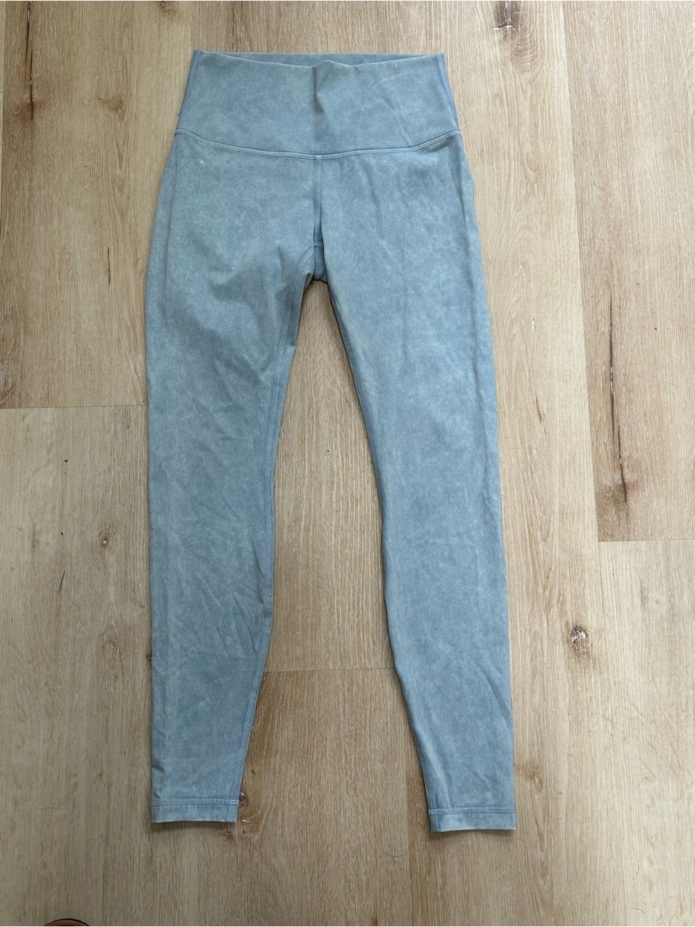 Hard to find Colorway Snow Wash Lululemon Align Leggings